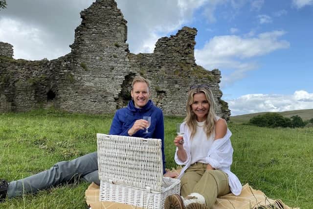Dan and Helen having a picnic in the latest episode. (Pic credit: Channel 5)