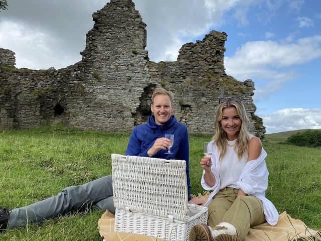 Dan and Helen having a picnic in the latest episode. (Pic credit: Channel 5)
