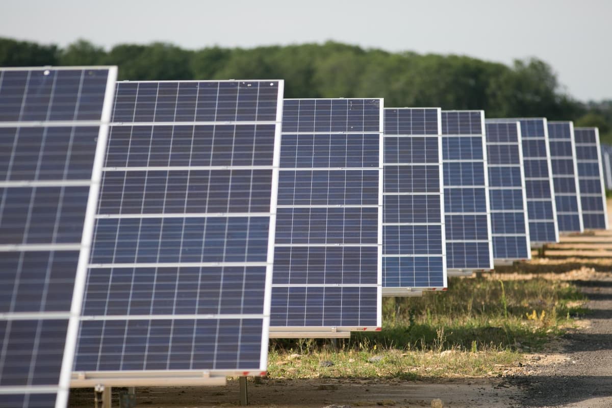 Solarpaneele auf Dächern, nicht auf Ackerland – | Leserbriefe aus ...