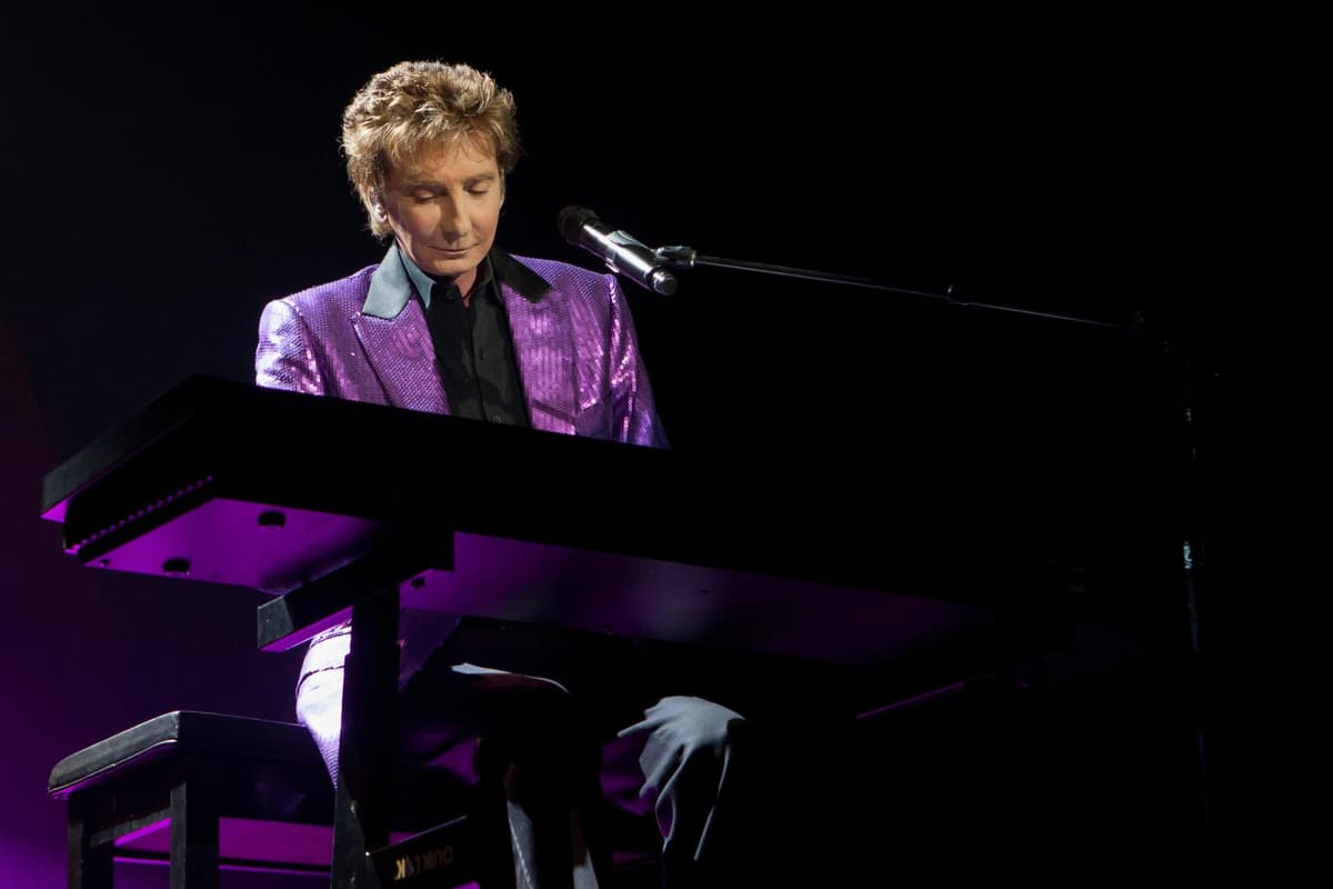 Barry Manilow: ‘I tried the Billie Eilish style, I sounded like an idiot’