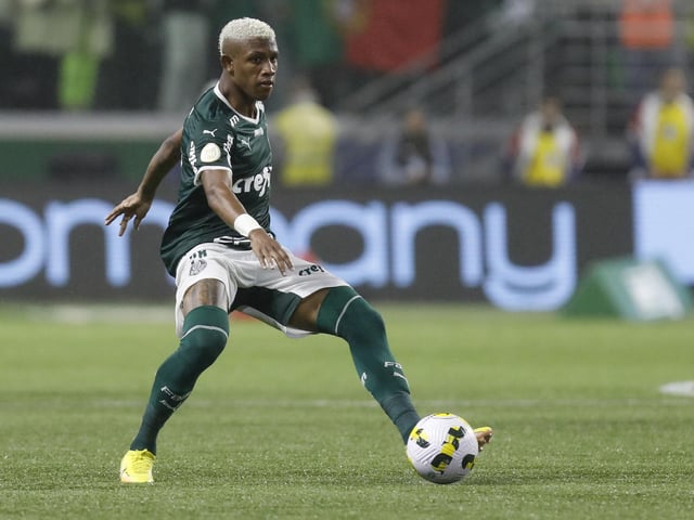 The defensive midfielder joined Nottingham Forest from Palmeiras in Brazil.