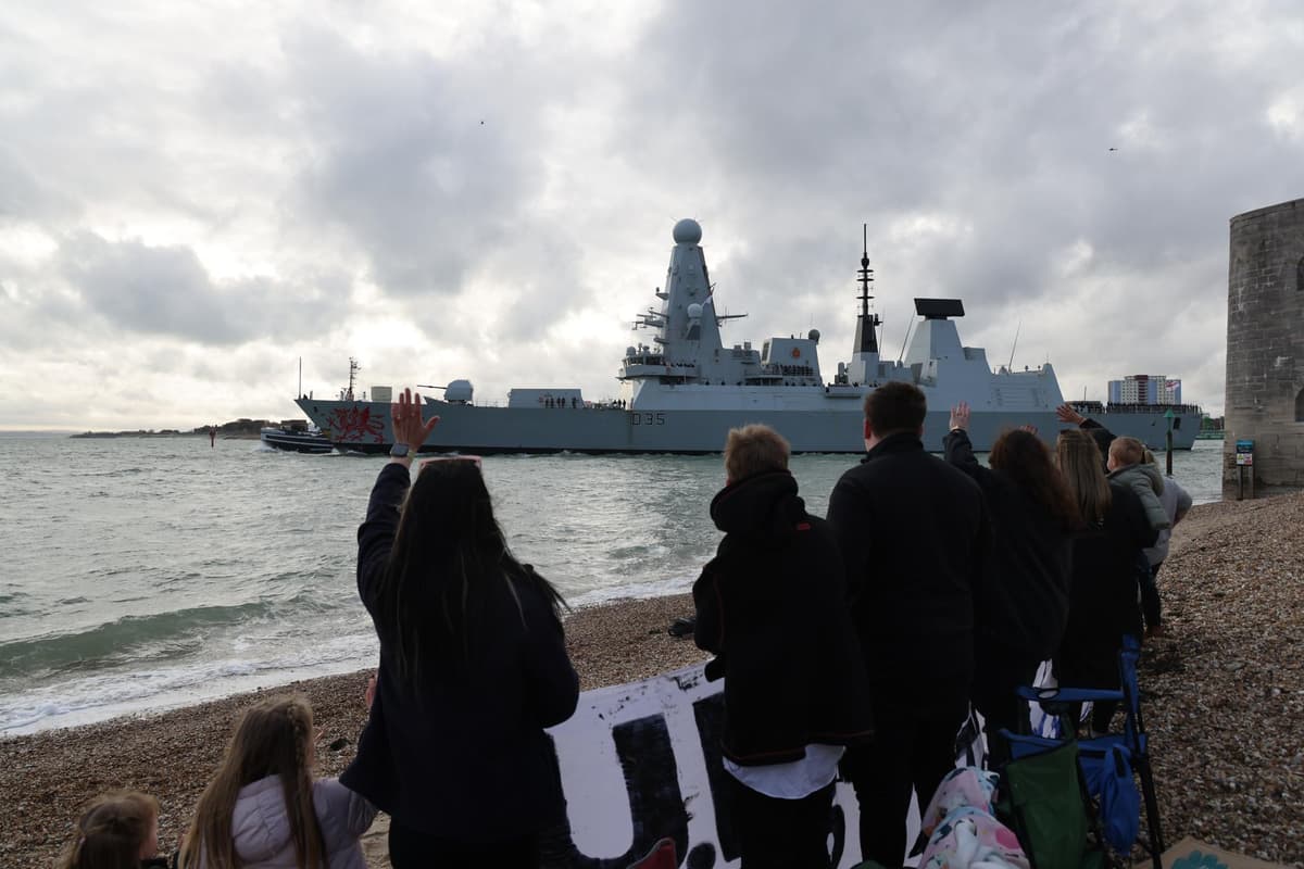 Die beschämende Schwächung der Royal Navy hat uns in Schwierigkeiten ...