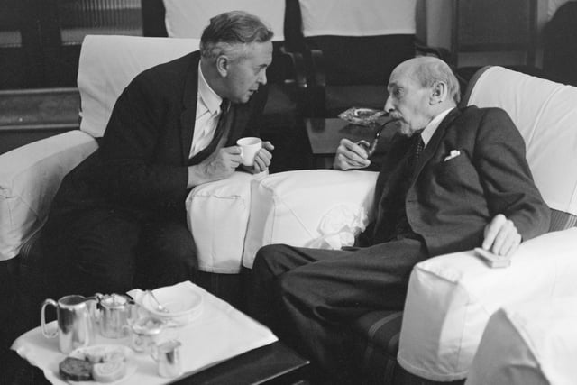 British Labour leader Harold Wilson (1916 - 1995, left) speaking to former Labour leader and Prime Minister Clement Attlee (1883 - 1967) at the Labour Party Conference in Scarborough, UK, October 1963.  (Photo by Evening Standard/Hulton Archive/Getty Images)