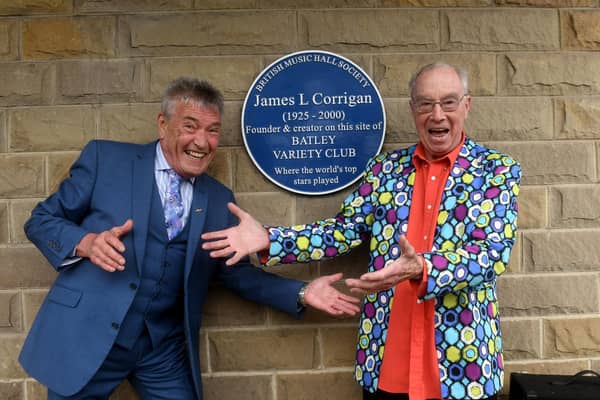 Comedians Billy Pearce and Bernie Clifton pictured. Picture taken by Yorkshire Post Photographer Simon Hulme