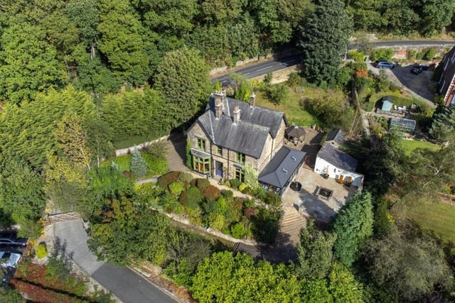 The house is in a superb position on this gently sloping woodland bank and has a fine, westerly outlook over the Poynton Woods valley towards the top of Houndkirk Moor that sits proudly above Sheffield.