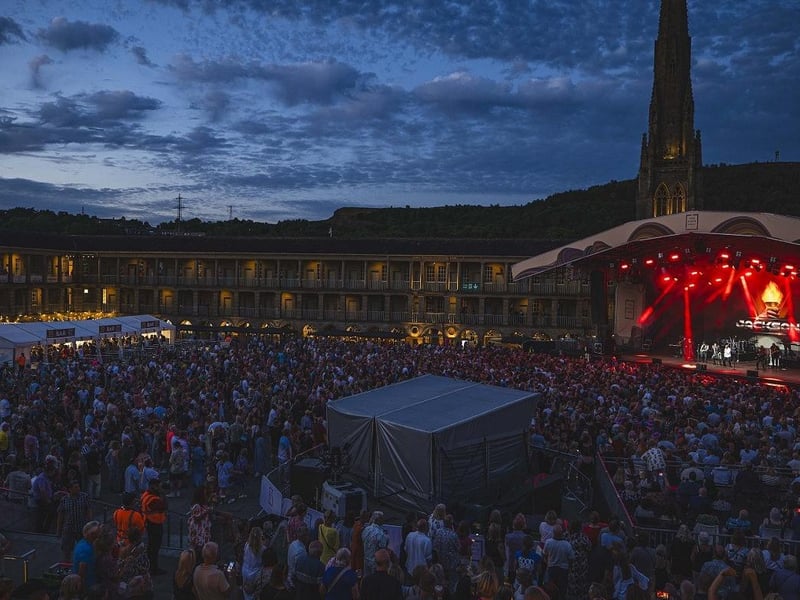 An overview of the concert in Halifax.