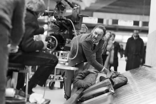 Photo taken on January 7, 1985 in Paris shows US actor Gene Hackman during the filming of the thriller "Target" directed by Arthur Penn. (Photo by Philippe WOJAZER / AFP) (Photo by PHILIPPE WOJAZER/AFP via Getty Images)