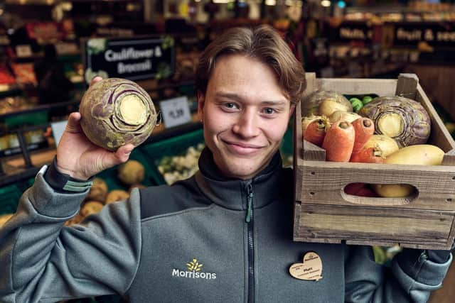 Morrisons is scrapping date information and remove ‘Display Until’ messaging on over 200 of its fresh fruit, vegetable and salad items including traditional Christmas dinner favourites.