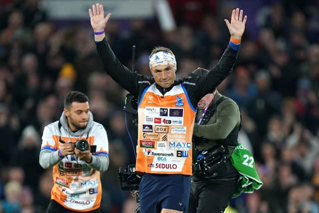 Kevin Sinfield applauds the crowd following the end of his Ultra 7 in 7 Challenge. (Photo: Tim Goode/PA Wire)