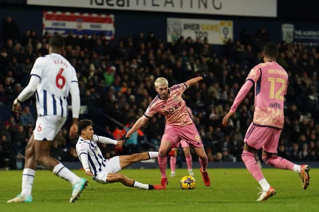 West Bromwich Albion's Jeremy Sarmiento (centre-left) and Leeds United's Patrick Bamford (centre-right) battle for the ball (Picture: PA)