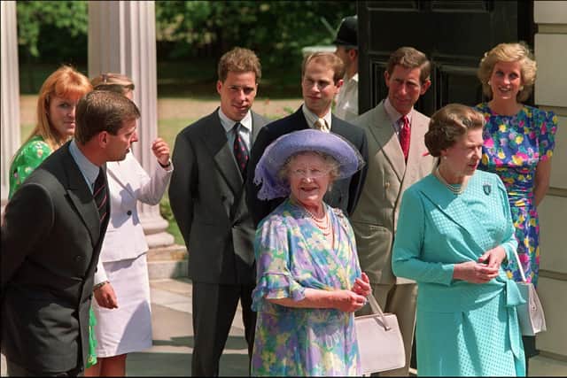 Queen Elizabeth the Queen Mother poses 04 August 1989 outside her London Clarence House residence for photographers with Queen Elizabeth (R) and other members of the Royal Family on her 89th birthday. Left to right are: Prince Andrew, Sarah Duchess of York, Lord Linley, Prince Edward, Prince Charles and Diana Princess of Wales.
