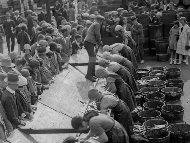 Fishergirls at work in Scarborough in September 1930.