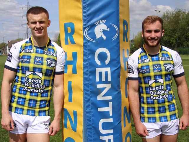 Ash Handley, left, and Jarrod O'Connor model the special Magic Weekend kit. (Photo: Leeds Rhinos)