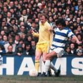 Football - 1973 - 1974  Queens Park Rangers v Leeds United, 27/04/1974. 

Terry Venables (QPR) Billy Bremner (Leeds United)

Credit: Colorsport
