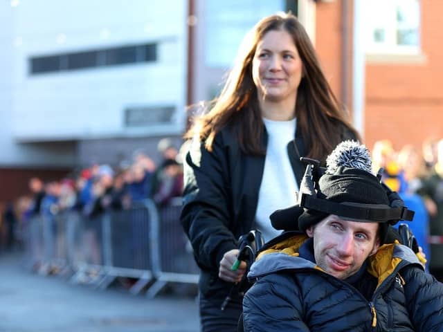 Rob Burrow and wife, Lindsey Burrow at the marathon. (Pic credit: George Wood / Getty Images)