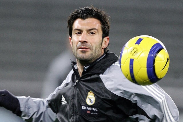 Objects were launched at Figo when he returned to the Camp Nou to face Barcelona as a Real Madrid player.