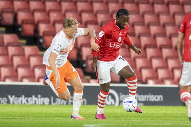 Barnsley star winger Reyes Cleary takes on Blackpool's Finley Munroe. Photo: Tony Johnson.