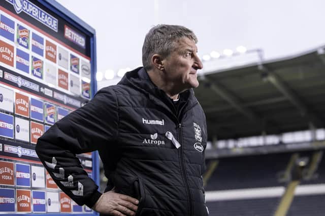 It was a tough afternoon for Tony Smith and his Hull FC team. (Photo: Allan McKenzie/SWpix.com)