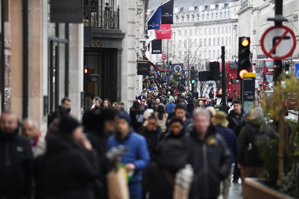 'British shoppers set to spend record £93.76bn over Christmas period'