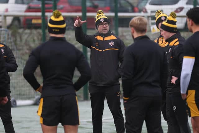 Craig Lingard instructs his players during a training session. (Photo: Castleford Tigers)