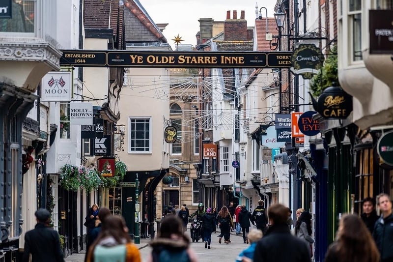 Ye Olde Starre Inne was built in 1644 and is thought to be York’s oldest public house. During the English Civil War, it was used as a hospital and mortuary for soldiers.
