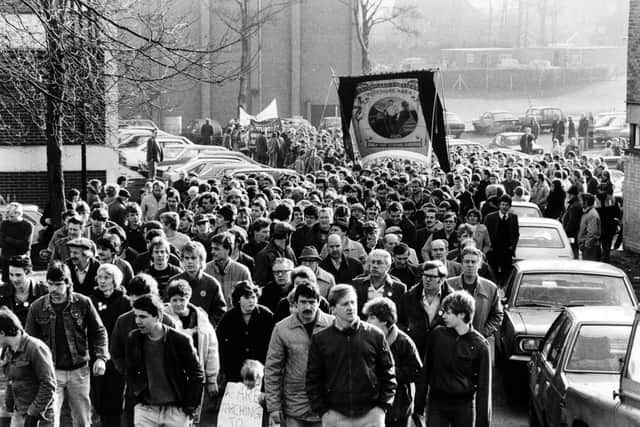 5th March 1985 - Men returning to the pit gates at Kellingley Colliery.