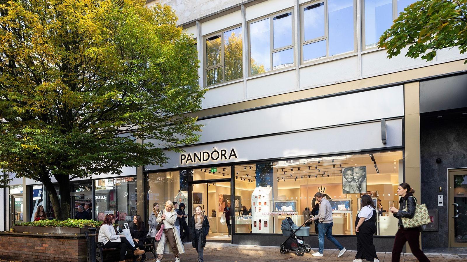 Harrogate retail parade housing Bodycare and Pandora shops up for ...