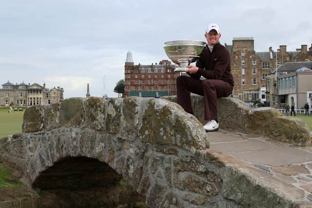 imon Dyson of England holds the trophy aloft on the Swilken Bridge on the 18th hole after victory at the The Alfred Dunhill Links Championship at The Old Course on October 5, 2009 in St.Andrews, (Picture: David Cannon/Getty Images)