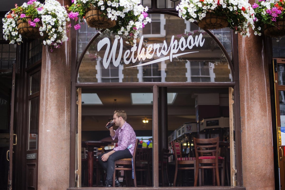 JD Wetherspoon: Pub chain to reveal impact of rising costs