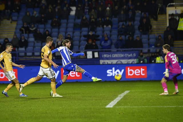 GOAL: Jeff Hendrick scores an injury time equaliser for Wednesday against Leicester City (Picture: Steve Ellis)