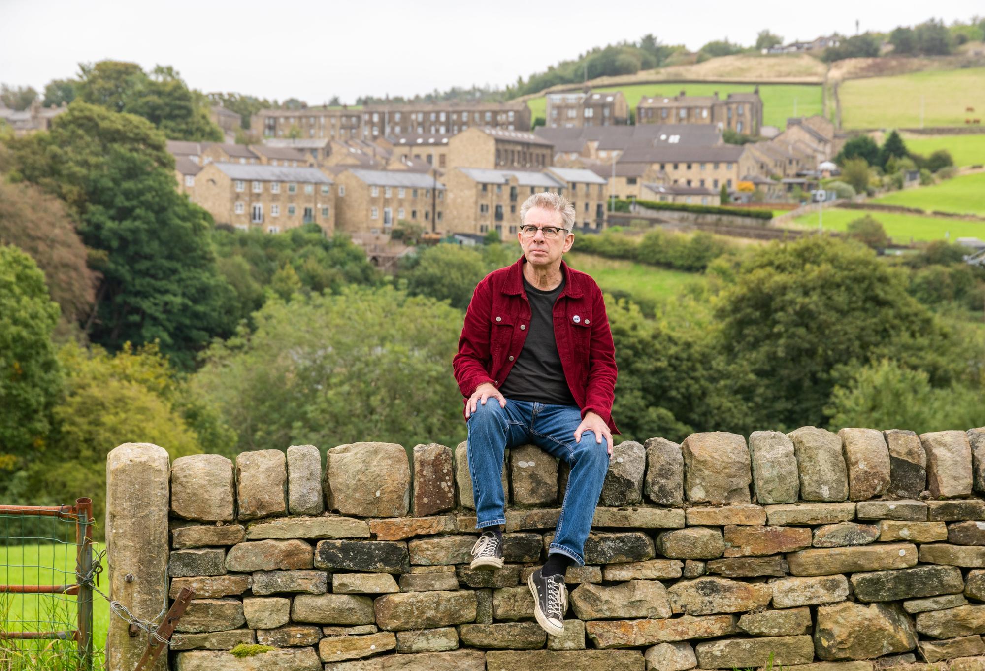Sheffield tree protester Simon Crump pens 'brilliantly special' book about life as a cleaner