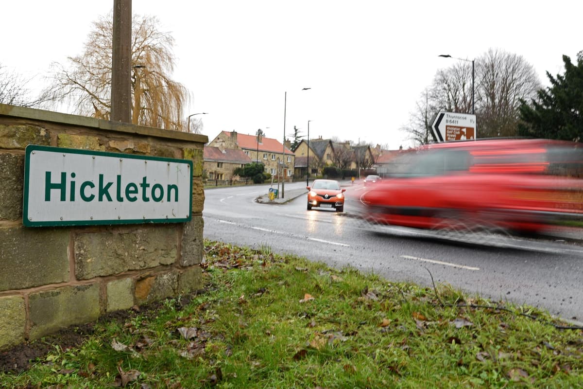 Hickleton Crash A635 Hickleton: HGV driver, 52, died after jumping in front of lorry in ...