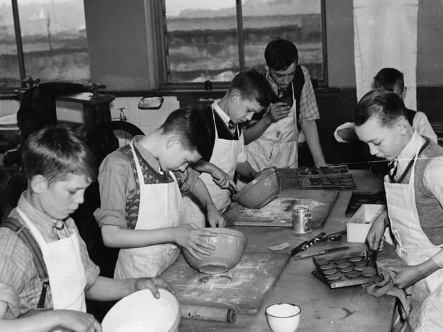 Pupils of Morley School in cookery class in October 1937.