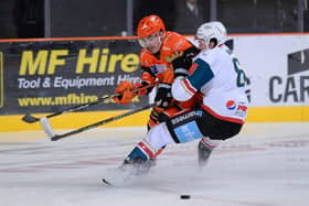 TITLE RIVALS: Sheffield Steelers' Brandon Whistle (right) battles with Belfast Giants' Jeff Baum when the two side met in South Yorkshire back in November. 
Picture courtesy of Dean Woolley/Steelers Media/EIHL