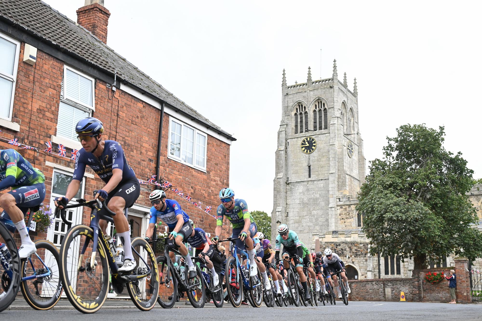 Olav Kooij enjoys repeat Beverley triumph as leader Lewis Askey grits his ...