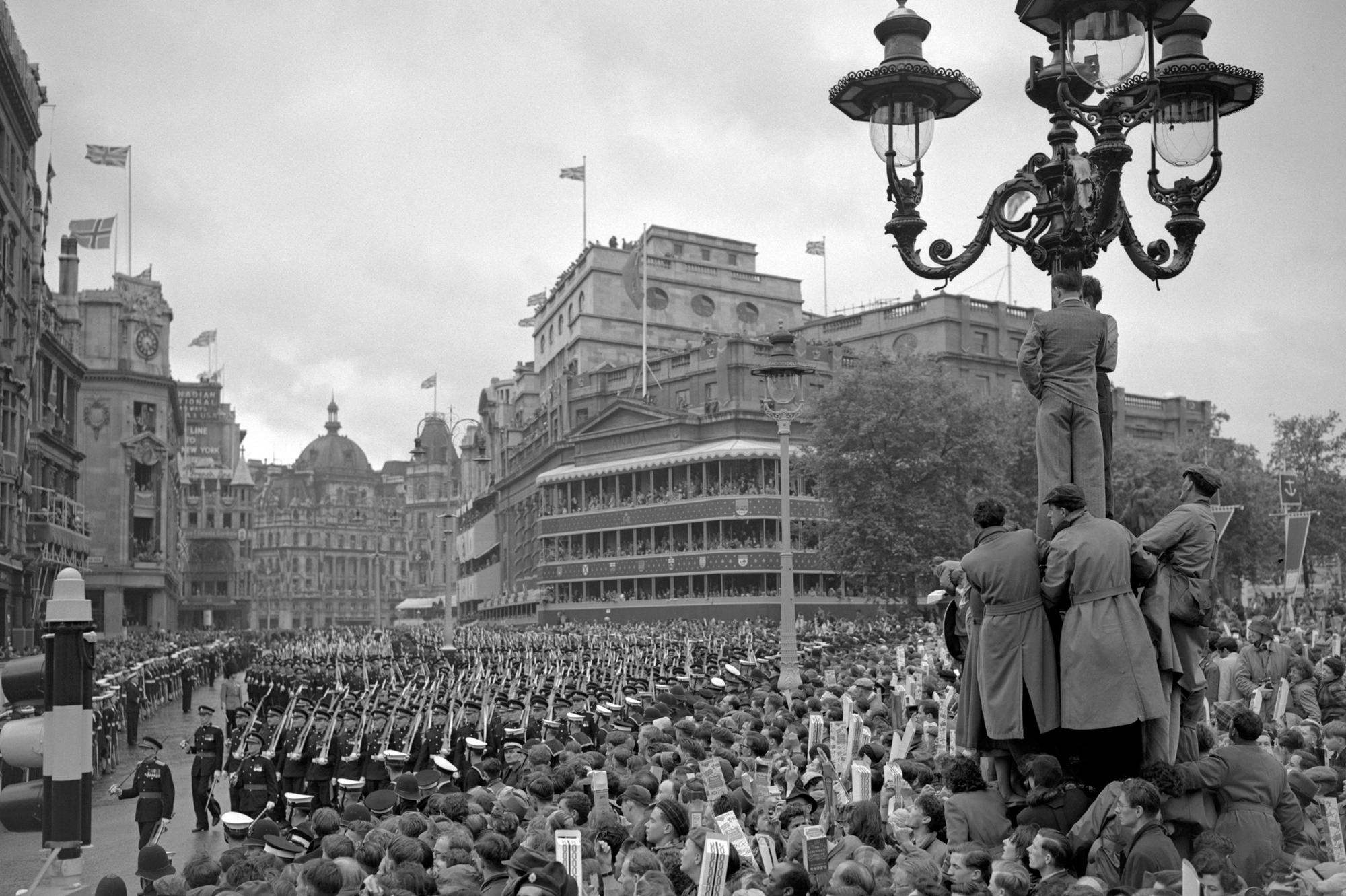 What has happened to the community spirit that manifested itself in the street parties of the 1953 coronation? - David Behrens - Vimarsana News