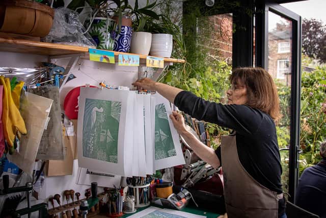 Jane Dignum lino printing at her home studio