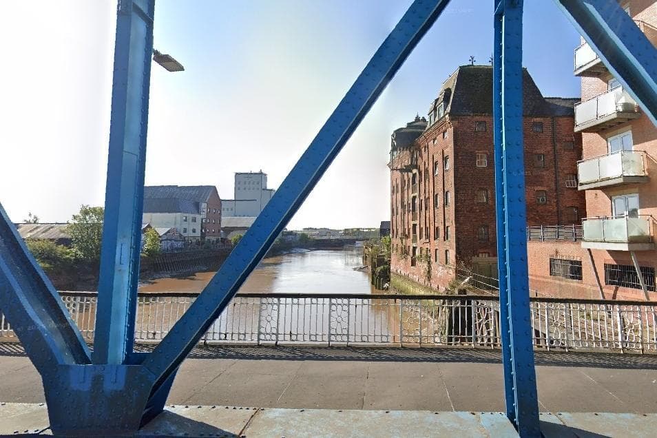Ausbaggerungsarbeiten auf dem Fluss Hull beginnen vor der Ankunft der ...