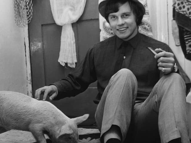 Frazer Hines, who plays Jamie in 'Doctor Who', with his pet pig at his home in 1968. (Pic credit: Keystone / Hulton Archive / Getty Images)
