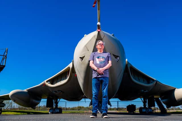 Jerry Ibbotson in front of the Handley Page Victor K2 bomber