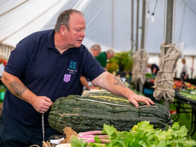 Pictured Mark Brown, a Judge/Steward and Exhibitior measuring a Marrow which was crowned the heaviest Marrow at this years show. Picture: James Hardisty. Date: 5th September 2026.