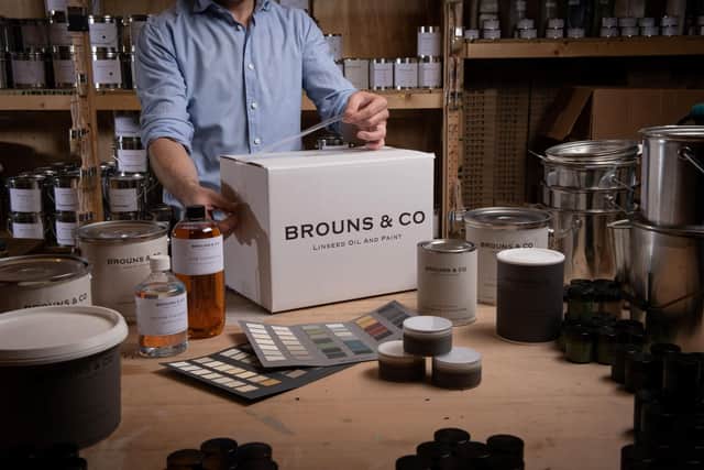Brouns linseed oil paint-packing