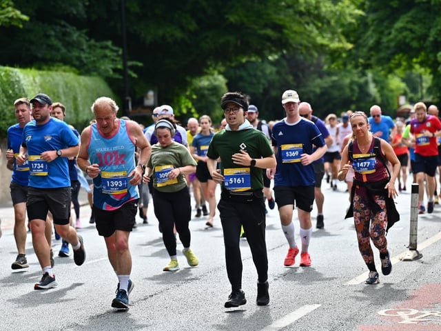The 10K started outside the Parkinson Steps at the University of Leeds in front of thousands of enthusiastic supporters.