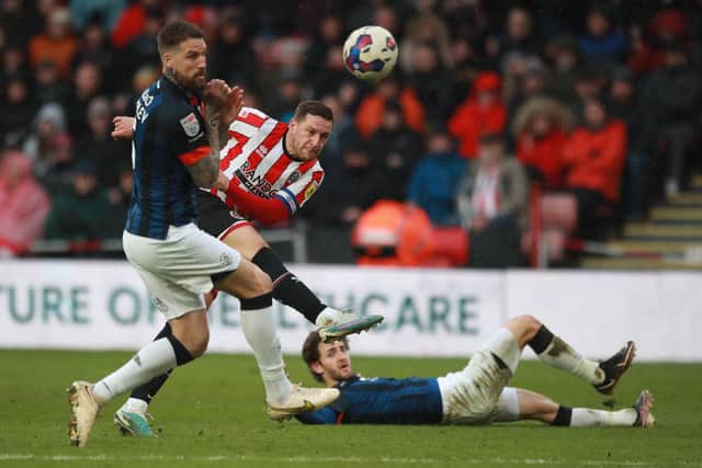 Billy Sharp of Sheffield Utd fires over against Luton (Picture: Simon Bellis / Sportimage)