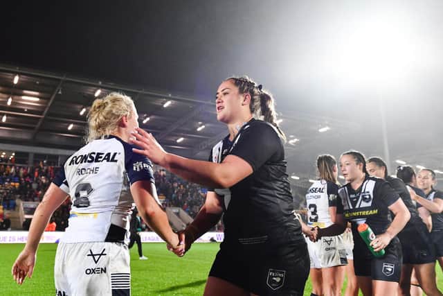 Mya Hill-Moana of New Zealand and Georgia Roche of England shake hands after the 2021 Rugby League World Cup Semi Final (Picture: Will Palmer/SWpix.com)