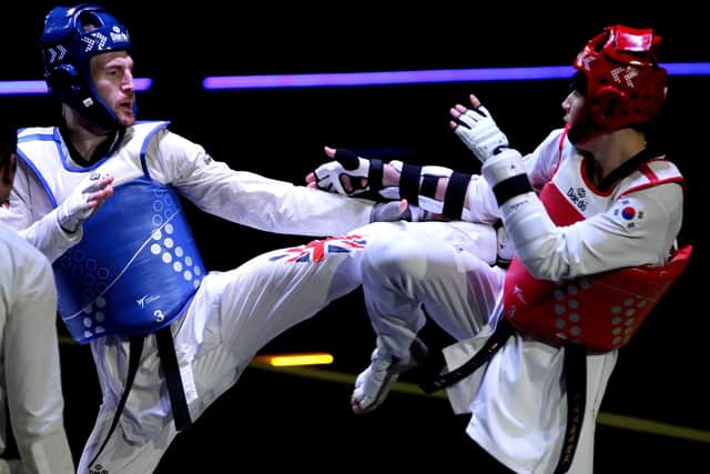 Korea's Doyun Kwon (R) and Britain's Bradly Sinden compete during the men's taekwondo 68-kg final of the 2022 World Taekwondo Championship in Guadalajara, Mexico (Picture: ULISES RUIZ/AFP via Getty Images)