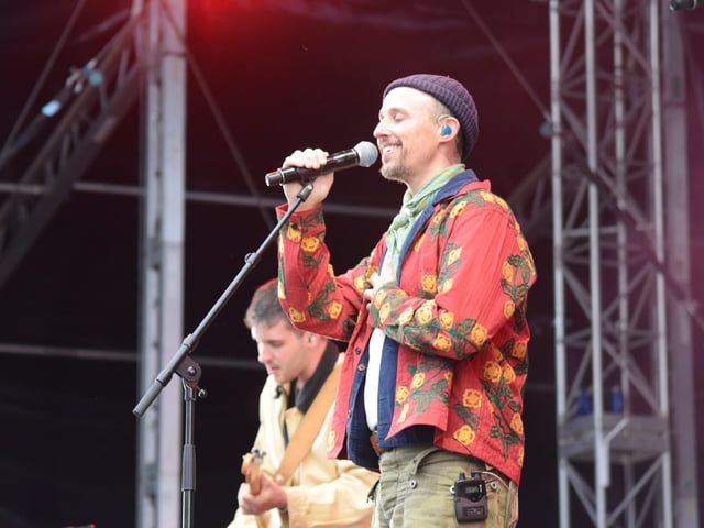 The September Song hit maker had the crowd singing the chorus...