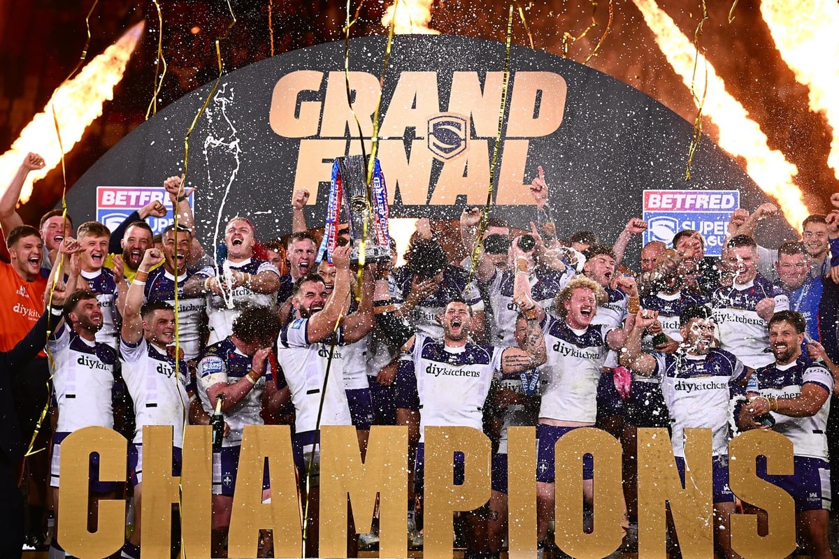 Warrington Wolves 10 Wakefield Trinity 23: Daryl Powell's side complete most remarkable story in Super League history as dreams come true