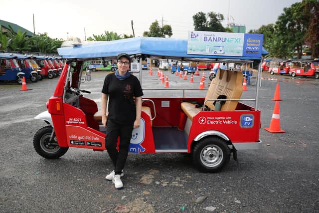 Sue Perkins with a tuktuk in Lost in Thailand