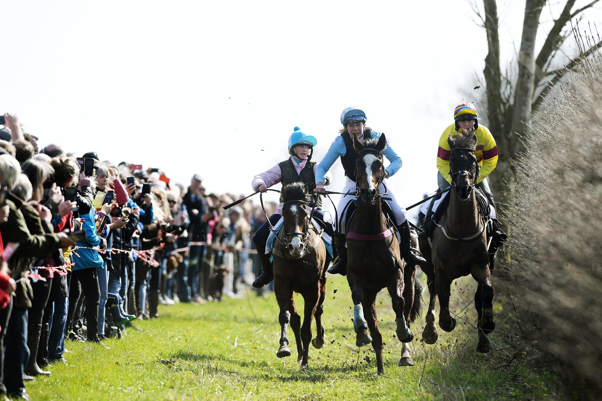 Kiplingcotes Derby: Best pictures as England’s oldest horse race takes ...